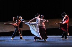 Ballet du Grand Théâtre de Genève in Romeo and Juliet - photo Magali Dougados