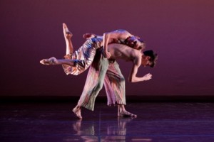 Laurel Jenkins Tentindo and Samuel Wentz of Trisha Brown Dance Company in 'Foray Forêt' (photo Karli Cadel)
