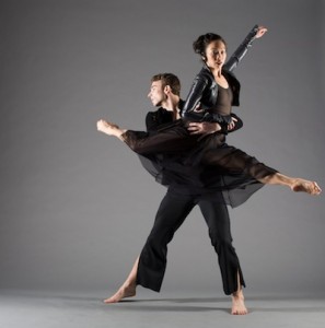 Jessica Tong and Quinn B Wharton of Hubbard Street Dance Chicago (Todd Rosenberg)