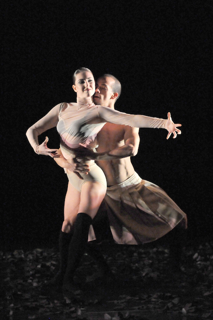 Maria Prat Balasch and David Valencia of Gauthier Dance in 'Malasangre' (photo Regina Brocke)