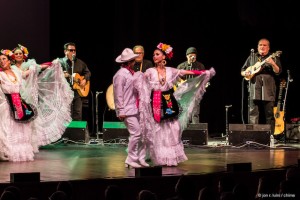 Los Lobos with Ballet Folkloric Mexicano 