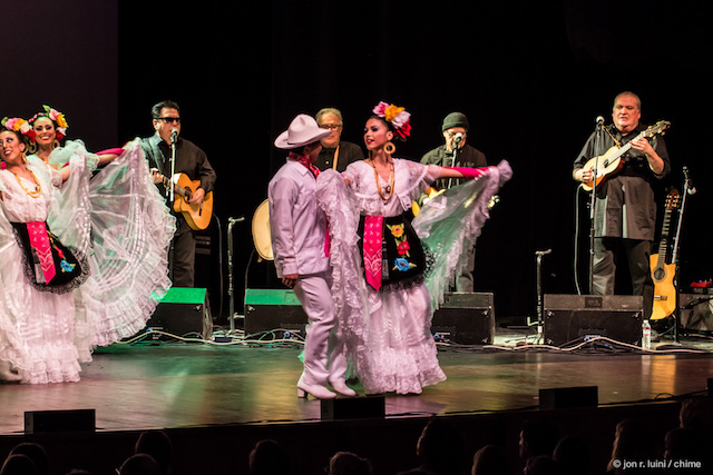 Los Lobos with Ballet Folkloric Mexicano 